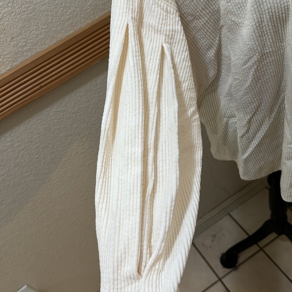 Zara XS Corduroy cream button long sleeve blouse! - Picture 3 of 5
